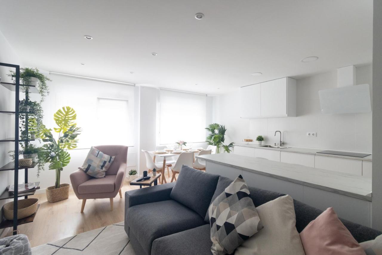 Lujoso Apartamento Entre 2 Playas Con Garaje, Wifi Gijón Zewnętrze zdjęcie