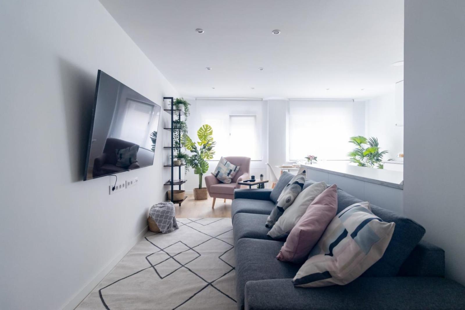 Lujoso Apartamento Entre 2 Playas Con Garaje, Wifi Gijón Zewnętrze zdjęcie